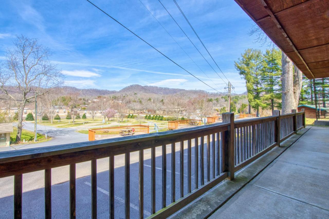 Holiday home Campground Cabin Lake Junaluska